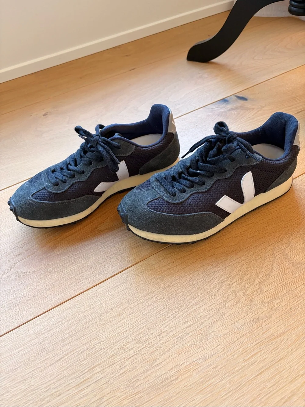 Veja black Sneakers sz 8